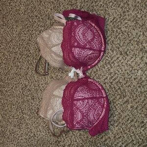 2 Victoria's Secret Bras